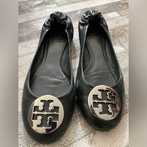 Black Tory Burch Reva’s with silver logo in size 8.